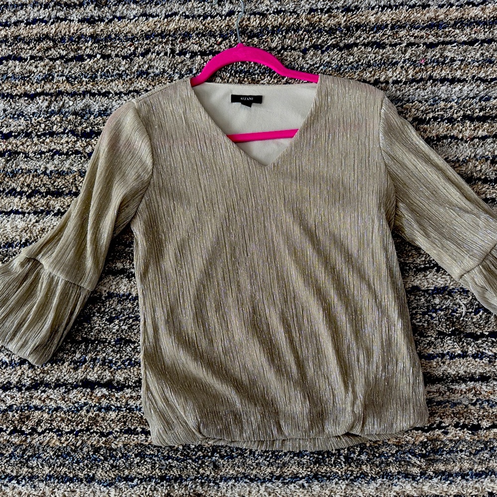 Gold Alfani top

Perfect for a party!